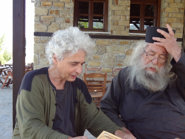 Με τον μοναχό Ιερόθεο στη Λιθιά Καστοριάς, 2012. Φωτογραφία: Christine Kono.