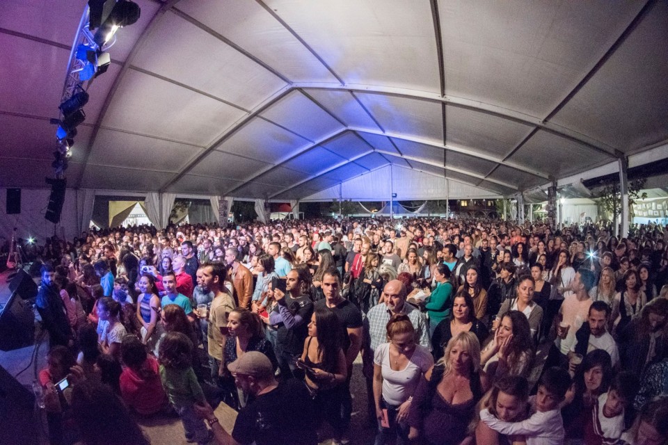Κόσμος ντουνιάς στο Corfu Beer Festival που έγινε τον Οκτώβριο στον Αρίλλα. 