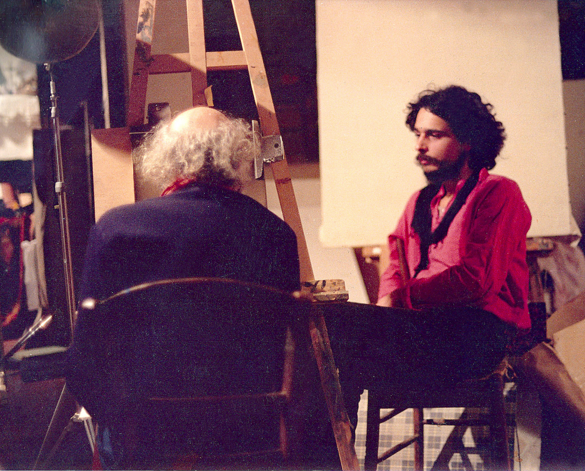 Από την ταινία "Γιάννης Τσαρούχης, σπουδή για πορτρέτο" του Δημήτρη Βερνίκου, στο ατελιέ του Meru, 1979. 