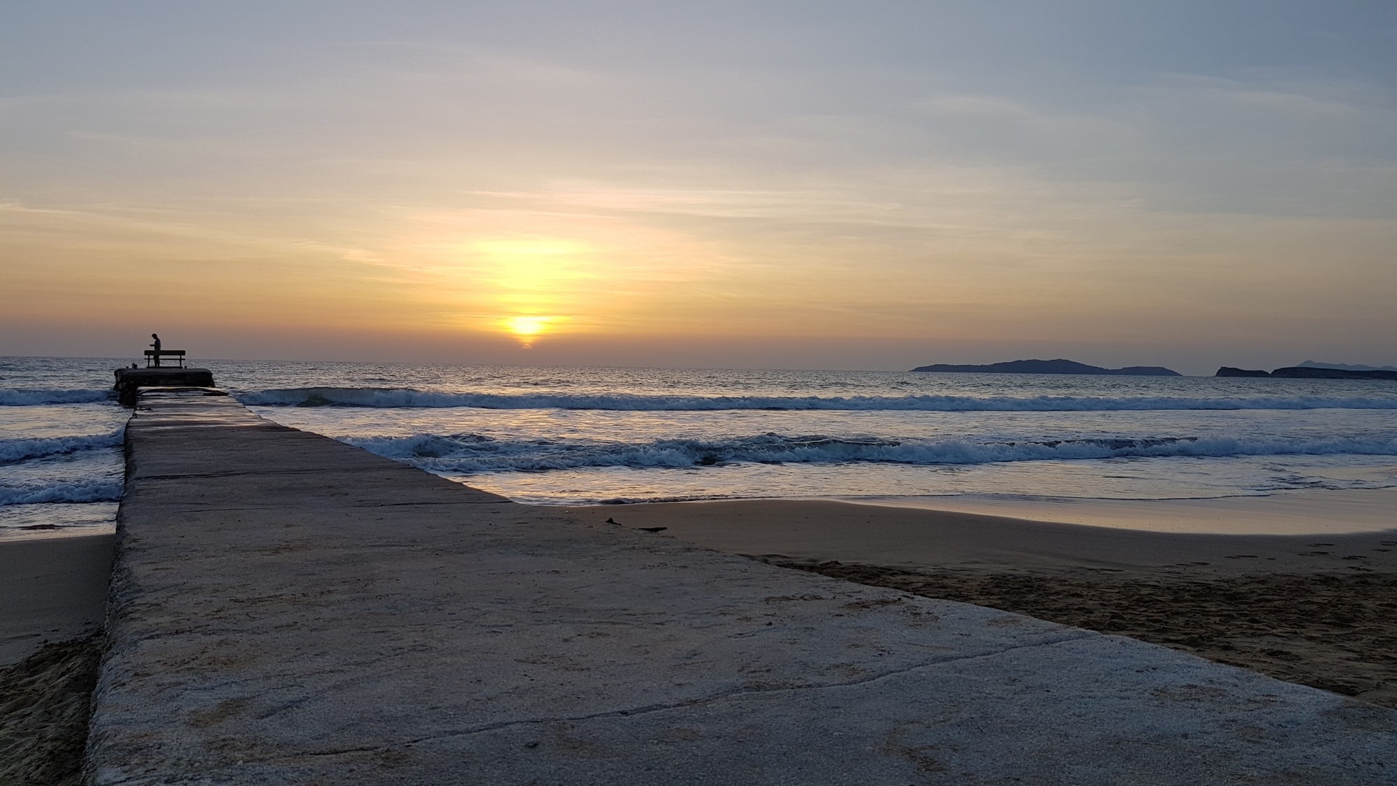 Η δύση του ηλίου στην Παραλία του Αρίλλα. 