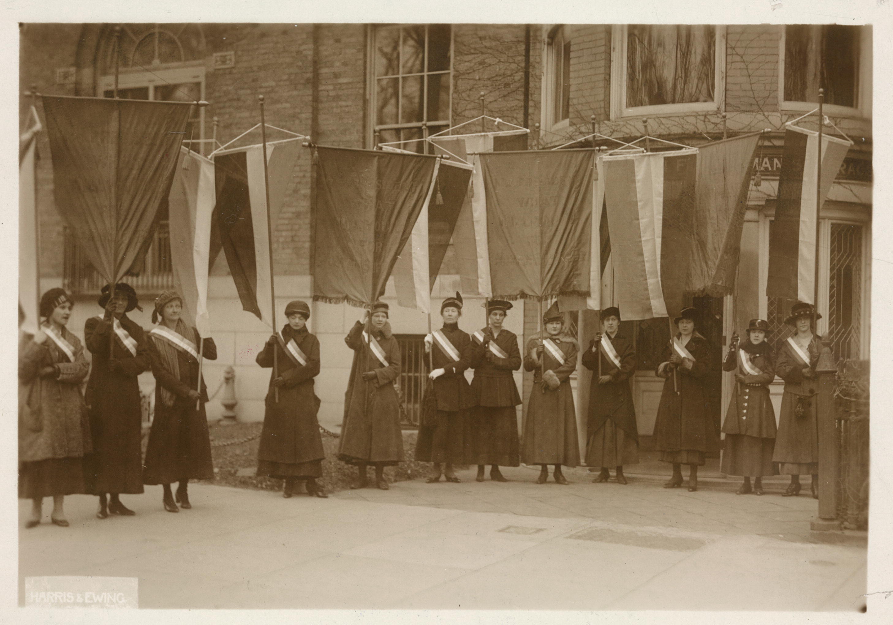 suffragists women march