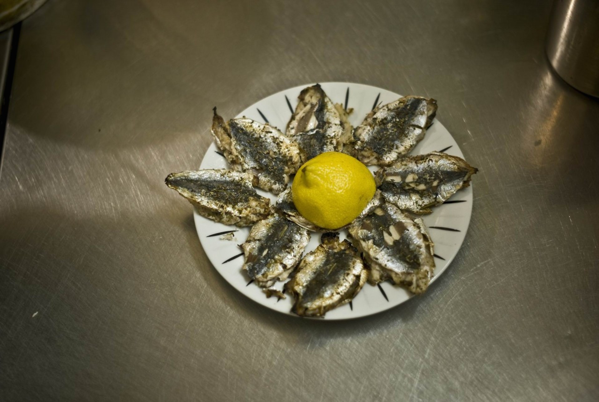 022-fish-lemon-dish-food-athens-september_2013-angelos_christofilopoulos-fosphotos-popaganda-1280x860