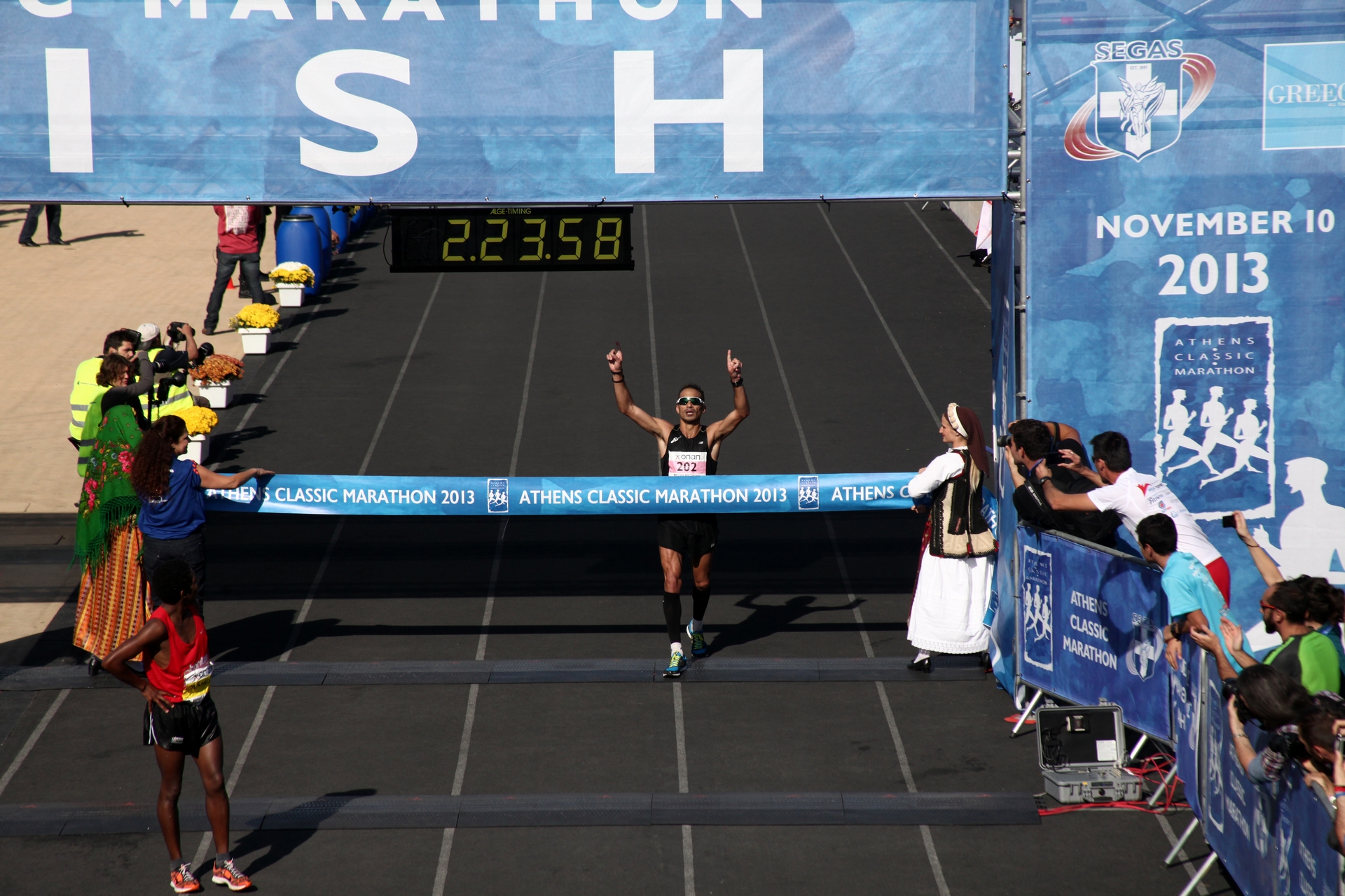 Marathon; race; run; runner; sports; Ìáñáèþíáò; Ìáñáèþíéïò; áèëçôÞò; áèëçôéóìüò; äñïìÝáò; êëáóóéêÞ äéáäñïìÞ; ôñÝîéìï