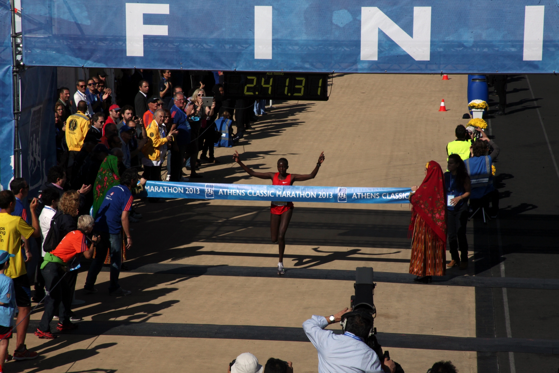 Marathon; race; run; runner; sports; Ìáñáèþíáò; Ìáñáèþíéïò; áèëçôÞò; áèëçôéóìüò; äñïìÝáò; êëáóóéêÞ äéáäñïìÞ; ôñÝîéìï