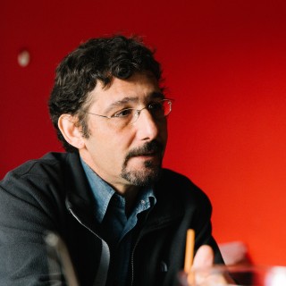 Γιώργος Αυγερόπουλος: «Η δημοκρατία είναι το πρώτο θύμα της κρίσης. Κομματιάζεται, πλέον, με ματσέτες»