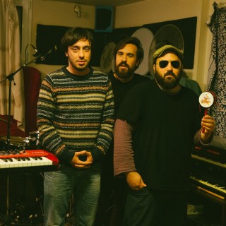 Το Behaviour των Baby Guru σε ένα βίντεο του King Elephant