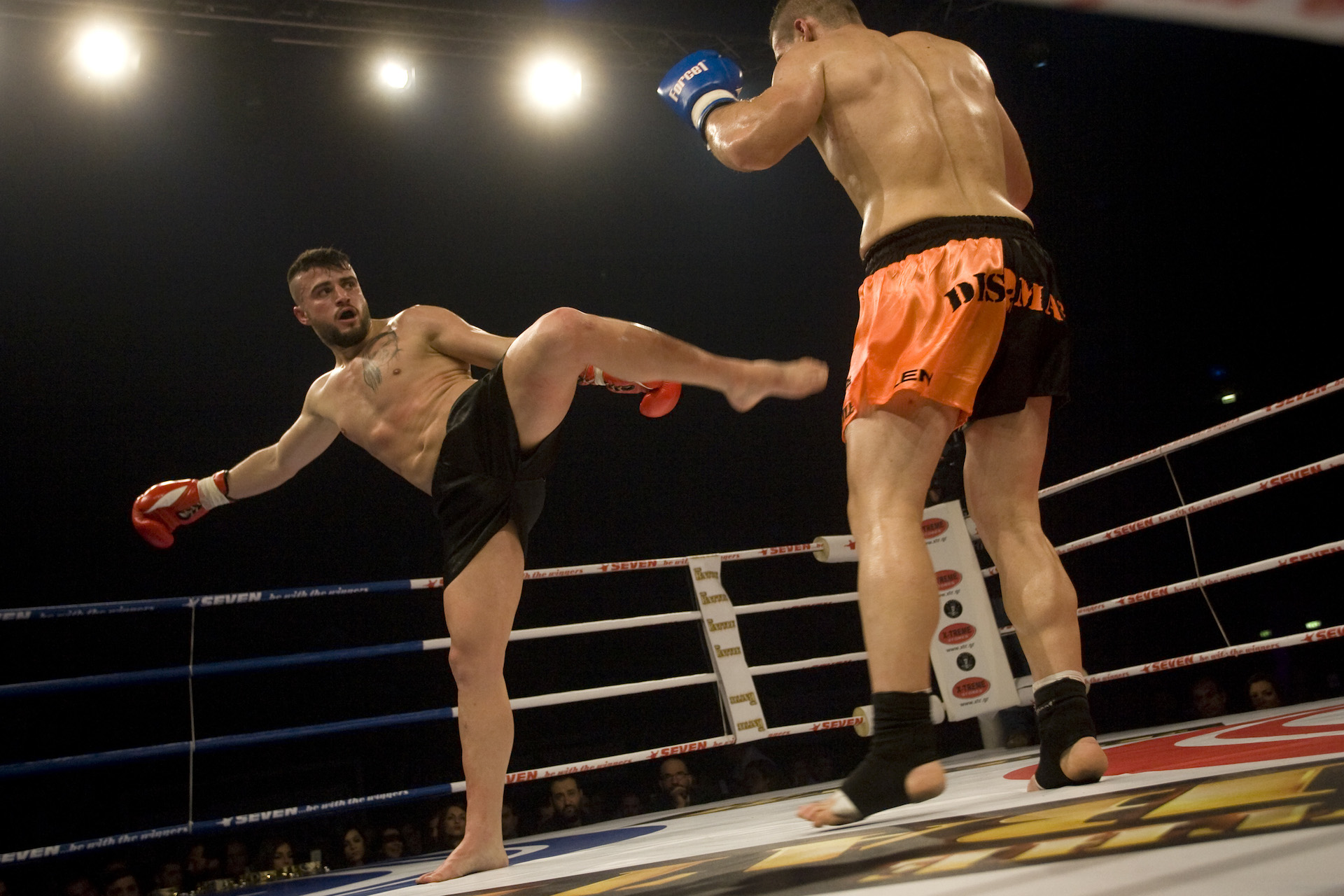 kickboxing; Muai Thai; boxing; πυγμαχία; γροθιές; μάχη; battle; the battle VIII; θέαμα; Fight Show; πυγμάχος; παιχνίδι; game; αθλητές; athletes; punches; ring; ρίνγκ; MMA; αγώνας; fight