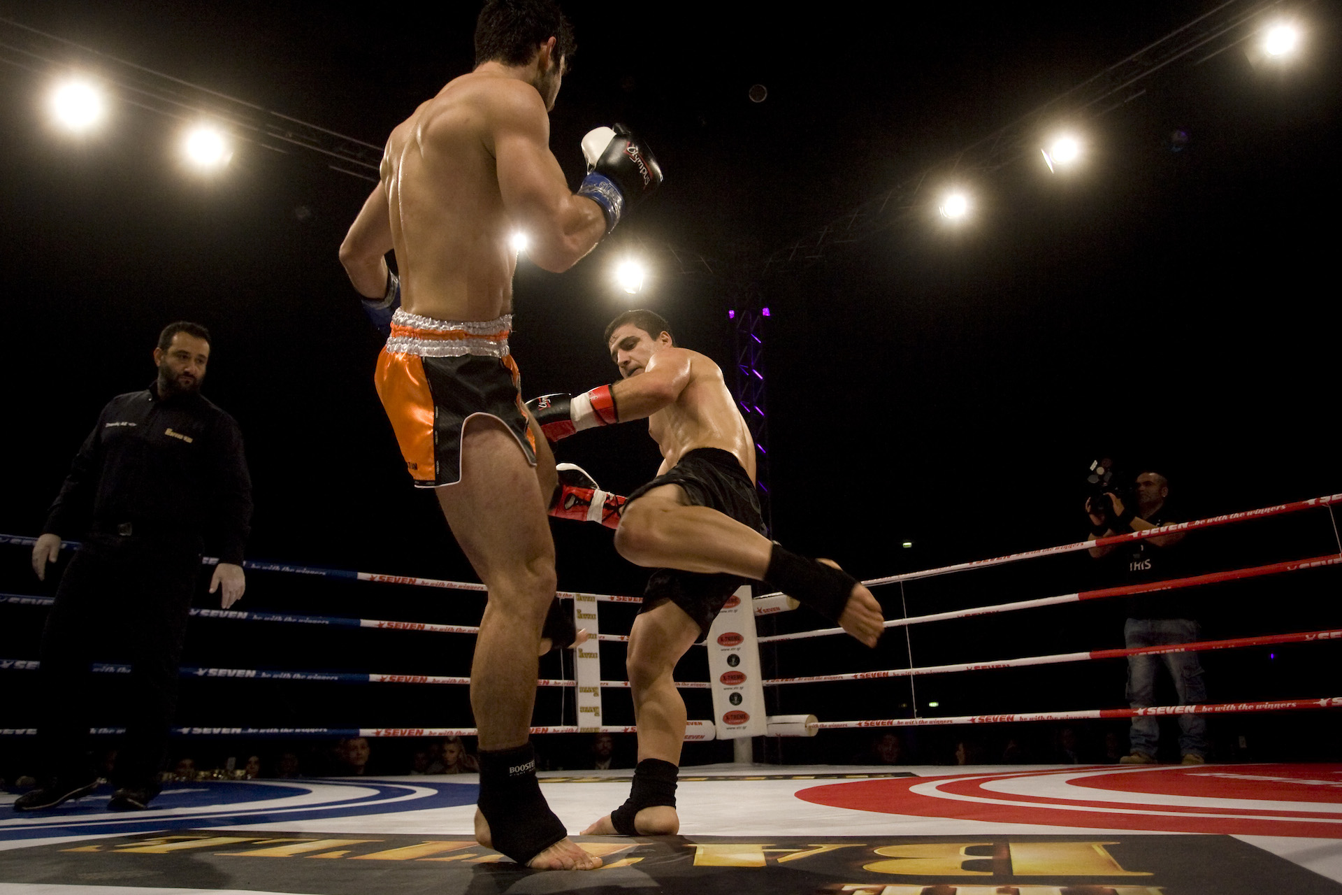 kickboxing; Muai Thai; boxing; πυγμαχία; γροθιές; μάχη; battle; the battle VIII; θέαμα; Fight Show; πυγμάχος; παιχνίδι; game; αθλητές; athletes; punches; ring; ρίνγκ; MMA; αγώνας; fight