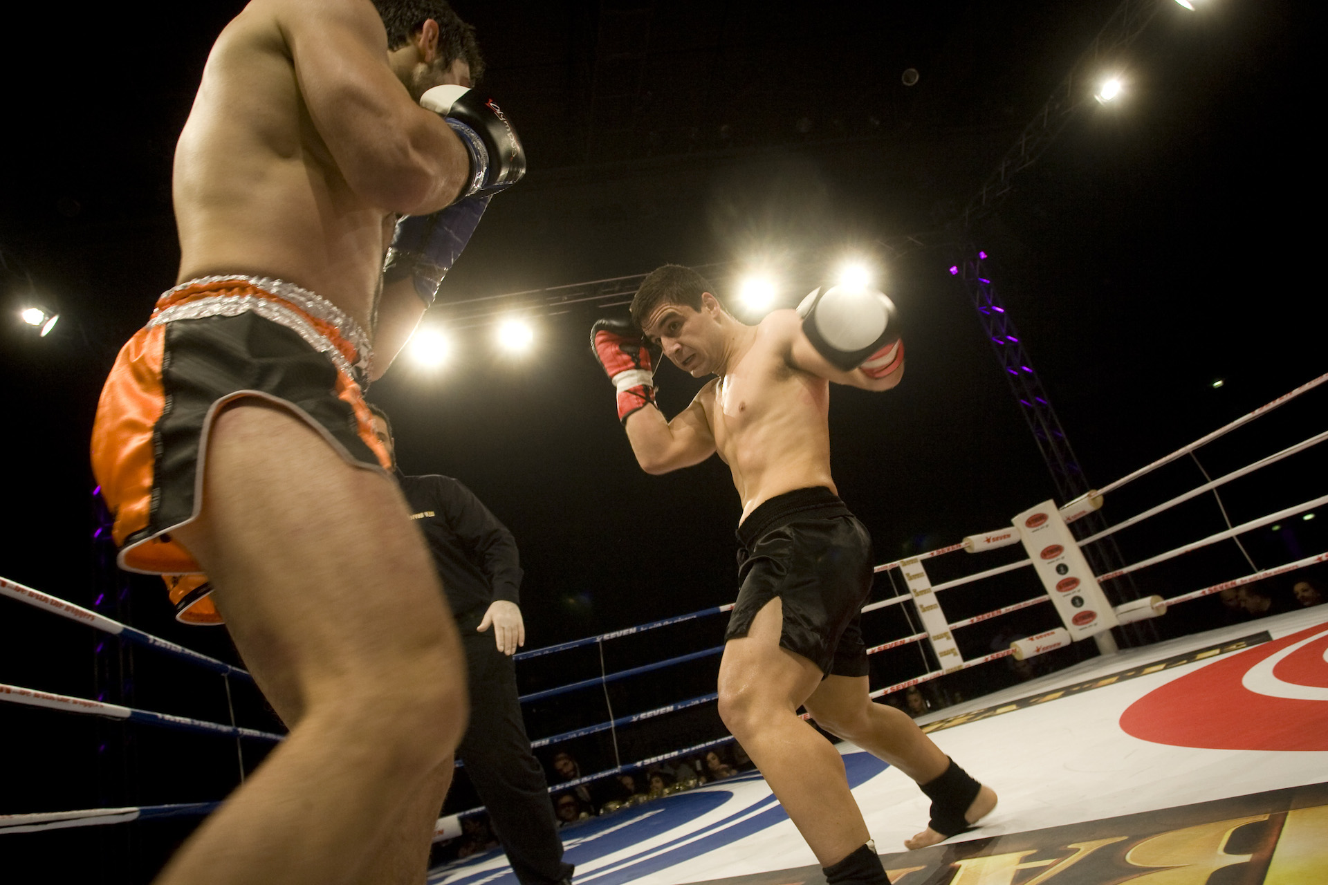 kickboxing; Muai Thai; boxing; πυγμαχία; γροθιές; μάχη; battle; the battle VIII; θέαμα; Fight Show; πυγμάχος; παιχνίδι; game; αθλητές; athletes; punches; ring; ρίνγκ; MMA; αγώνας; fight