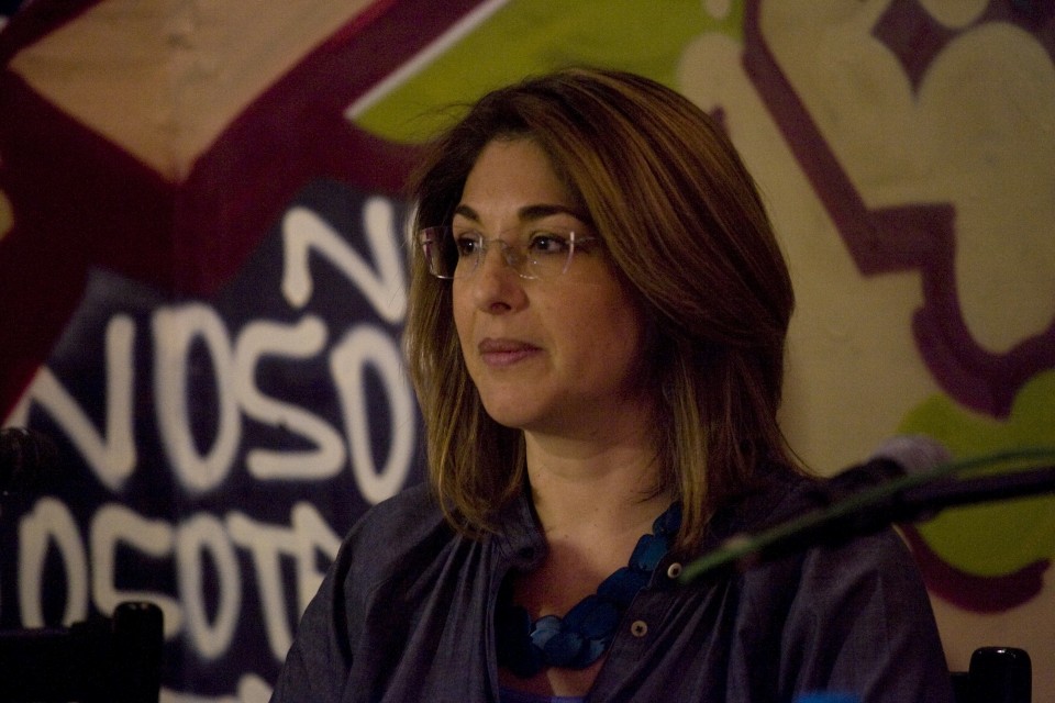 Η Naomi Klein στον κοινωνικό χώρο Nosotros, κατά τη διάρκεια ομιλίας της, το 2013. (φωτογραφία: Αγγελική Παναγιώτου / FOSPHOTOS)