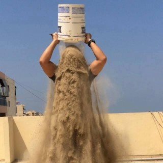 Το Ice Bucket Challenge στη Γάζα γίνεται με άμμο