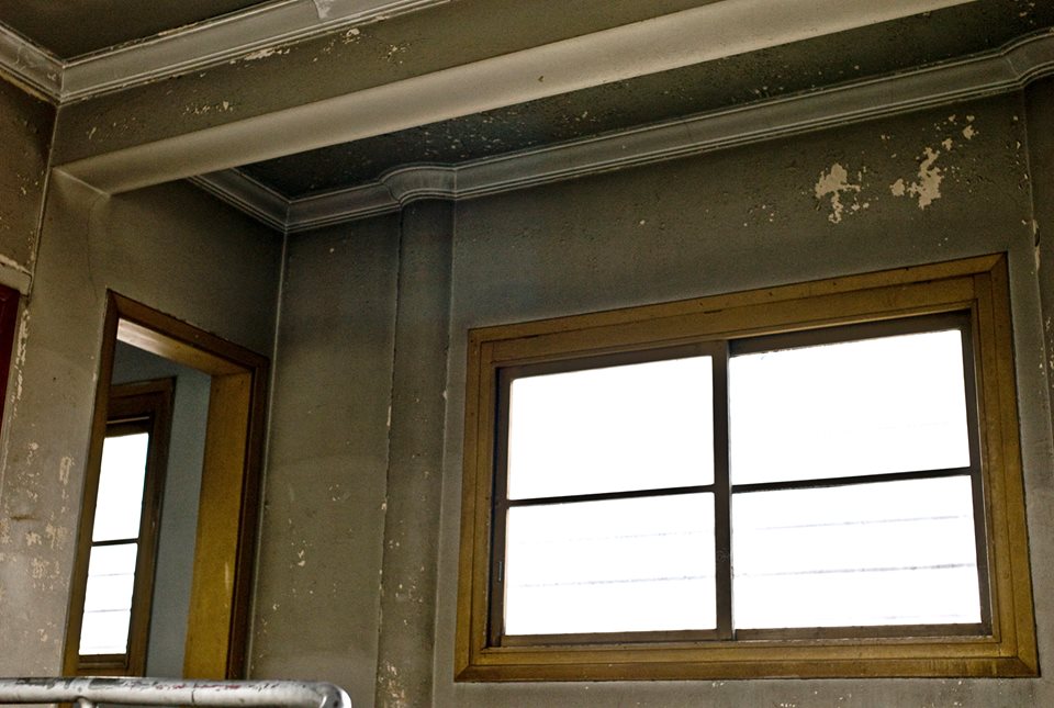 μπλε πολυκατοικια 1