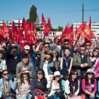 Κινέζοι τουρίστες μπροστά στη Βουλή