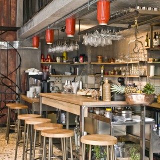 Το νέο στέκι των Εξαρχείων δεν είναι μία απλή αποθήκη