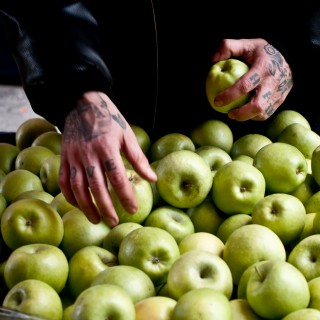 Τι κάνει ένας ράπερ, ένας Ολυμπιονίκης και ένας πρόεδρος στη λαϊκή;