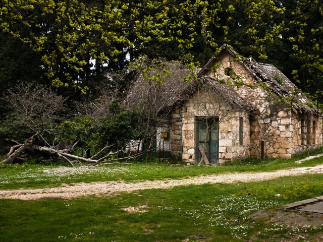 10+1 μέρη στην Αθήνα για να πιάσεις τον Μάη
