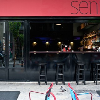 To Senza φέρνει το Λονδίνο στην οδό Λέκκα