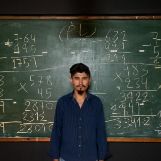 Τα λόγια των μεταναστών είναι βαριά σαν πέτρα