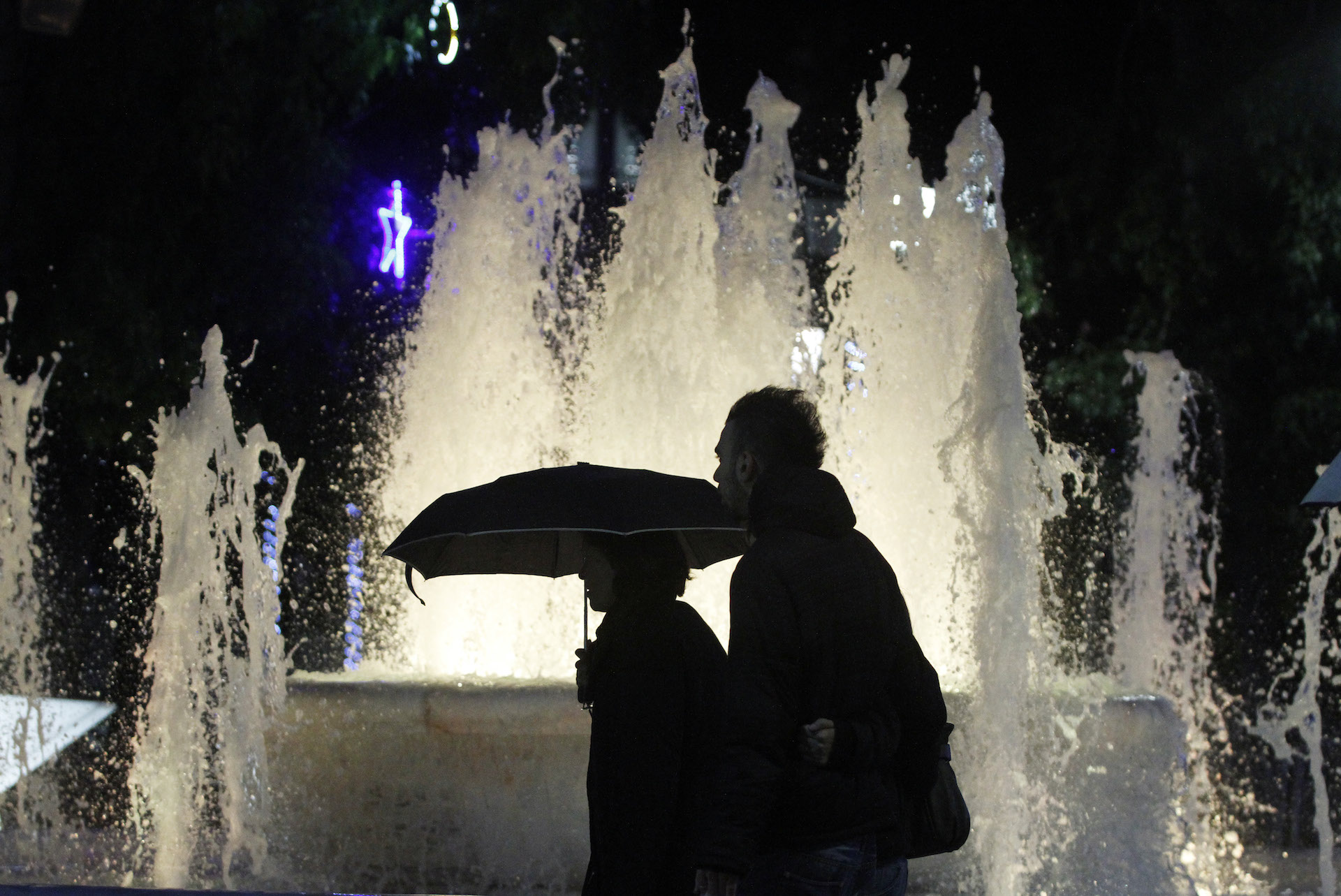 ΣΥΝΤΑΓΜΑ ΣΤΟΛΙΣΜΟΣ ΧΡΙΣΤΟΥΓΕΝΝΑ ΚΑΡΑΒΙ ΕΚΔΗΛΩΣΗ ΦΩΤΙΣΜΟΣ ΦΩΤΑΓΩΓΗΣΗ ΔΗΜΟΣ ΑΘΗΝΑΙΩΝ ΚΕΝΤΡΟ ΠΛΑΤΕΙΑ ΣΥΝΤΑΓΜΑΤΟΣ ΣΥΝΤΡΙΒΑΝΙ
