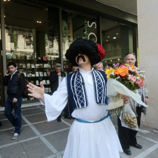 Ο Γιώργος Παπανδρέου είναι εδώ. Οι υπόλοιποι είμαστε κάπου αλλού.