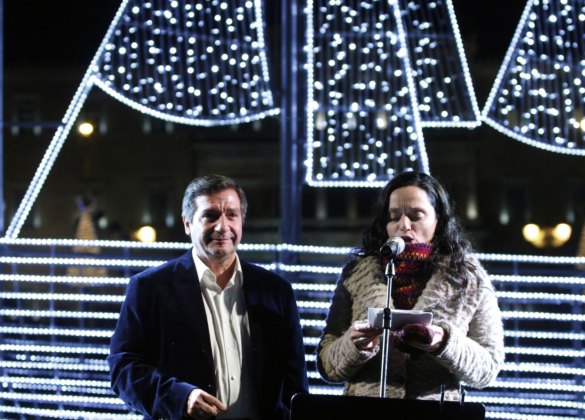 ΣΥΝΤΑΓΜΑ ΣΤΟΛΙΣΜΟΣ ΧΡΙΣΤΟΥΓΕΝΝΑ ΚΑΡΑΒΙ ΕΚΔΗΛΩΣΗ ΦΩΤΙΣΜΟΣ ΦΩΤΑΓΩΓΗΣΗ ΔΗΜΟΣ ΑΘΗΝΑΙΩΝ ΚΕΝΤΡΟ ΠΛΑΤΕΙΑ ΣΥΝΤΑΓΜΑΤΟΣ Δήμαρχος  Γιώργος Καμίνης