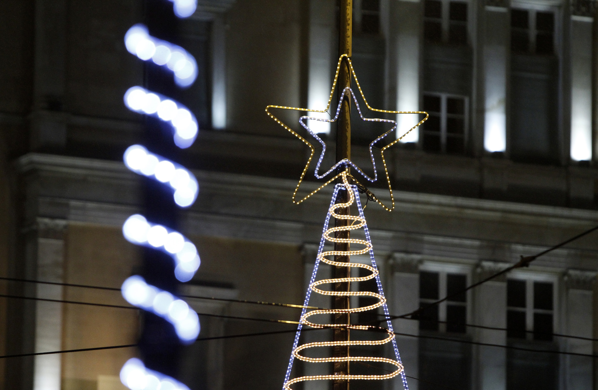 ΣΥΝΤΑΓΜΑ ΣΤΟΛΙΣΜΟΣ ΧΡΙΣΤΟΥΓΕΝΝΑ ΚΑΡΑΒΙ ΕΚΔΗΛΩΣΗ ΦΩΤΙΣΜΟΣ ΦΩΤΑΓΩΓΗΣΗ ΔΗΜΟΣ ΑΘΗΝΑΙΩΝ ΚΕΝΤΡΟ ΠΛΑΤΕΙΑ ΣΥΝΤΑΓΜΑΤΟΣ Βουλή φώτα