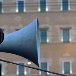 Επιστράτευση ή μπλάκ άουτ;