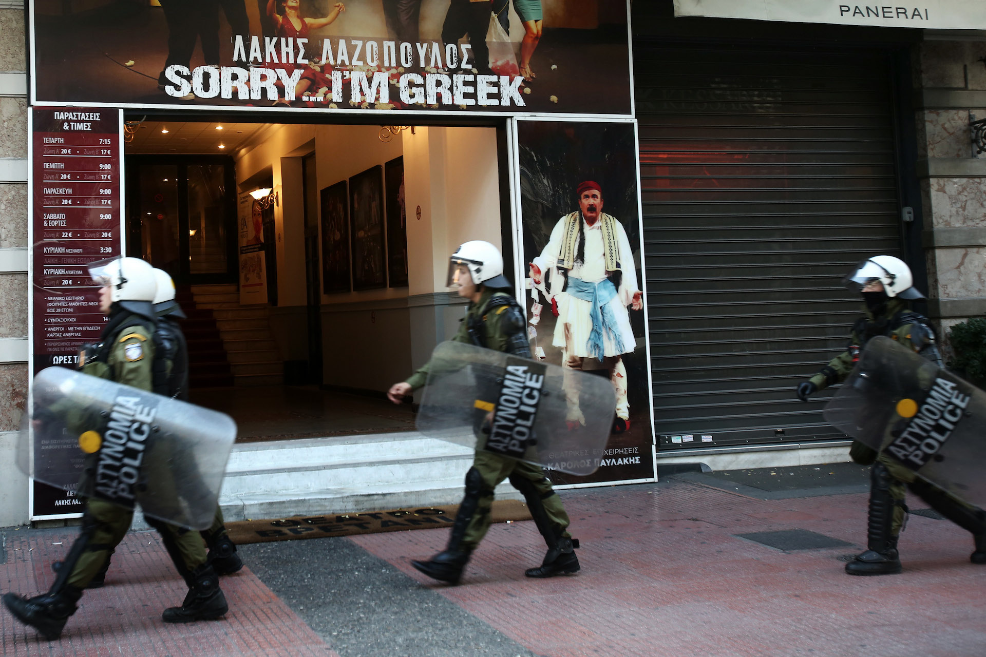 Protest march to the U.S. embassy  / Πορεία στην Αμερικανική πρεσβεία Protest march to the U.S. embassy during the 40th anniversary of a 1973 students uprising against the dictatorship then ruling Greece, in central Athens on November 17, 2013 / Πορεία διαμαρτυρίας προς την πρεσβεία των ΗΠΑ κατά τη διάρκεια της 40ης επετείου της εξέγερσης του 1973 ΠΟΛΥΤΕΧΝΕΙΟ ΠΟΡΕΙΑ ΑΜΕΡΙΚΑΝΙΚΗ ΠΡΕΣΒΕΙΑ 40 ΧΡΟΝΙΑ ΓΙΟΡΤΗ ΕΟΡΤΑΣΜΟΣ ΕΞΕΓΕΡΣΗ 40Η ΕΠΕΤΕΙΟΣ