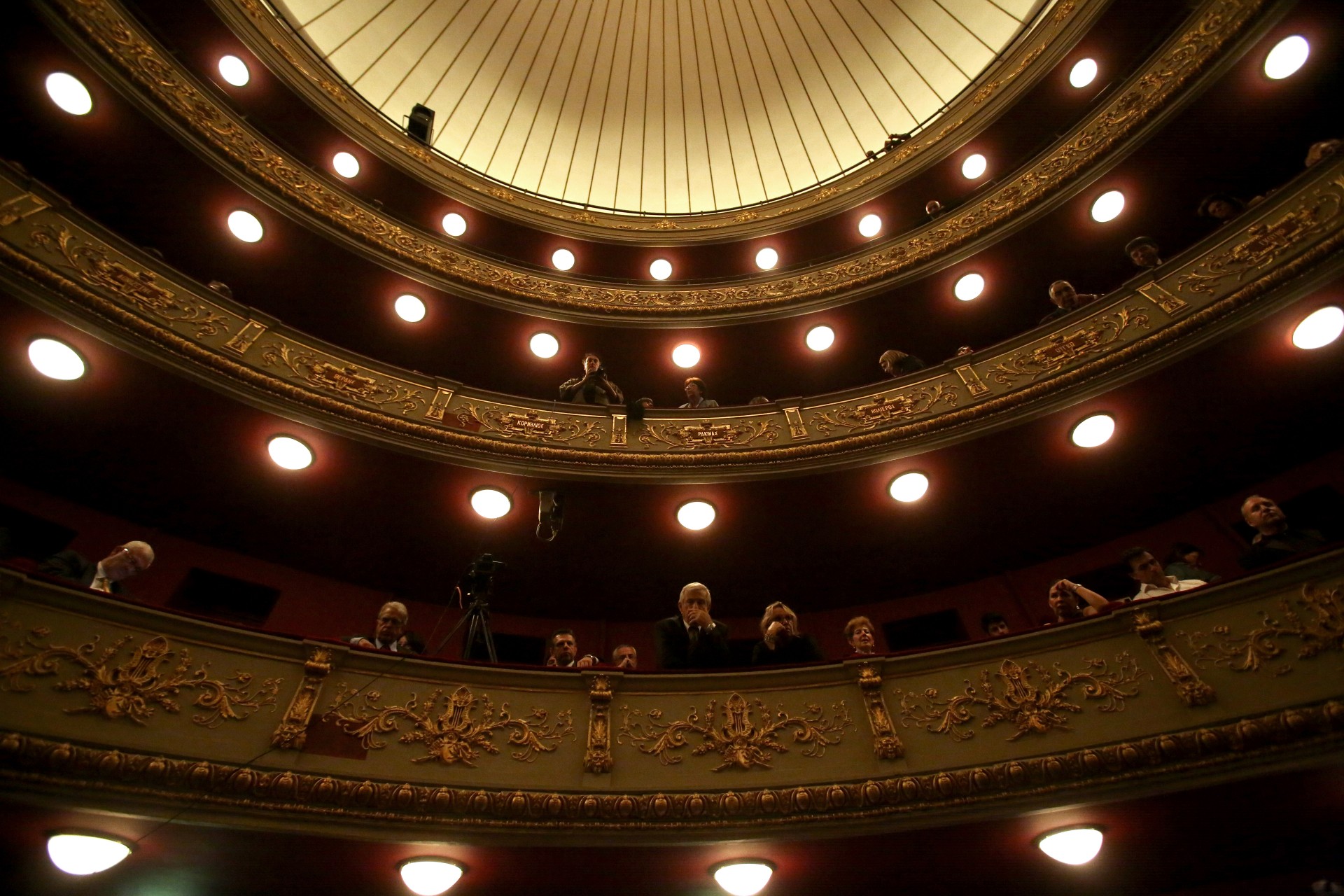 Municipal Theatre of Piraeus; opening; neoclassical monument, full restoration, Äçìïôéêü ÈÝáôñï ÐåéñáéÜ;íåïêëáóéêü,êôßñéï,áðïêáôÜóôáóç,