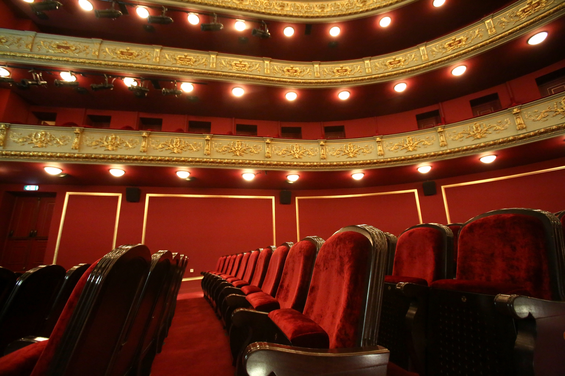 Äçìïôéêü ÈÝáôñï ôïõ ÐåéñáéÜ ,municipal theater piraeus