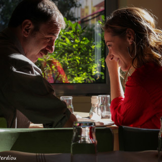 Πήγαμε στο Ριφιφί για «Κόκορα». Όχι κρασάτο, θεατρικό.