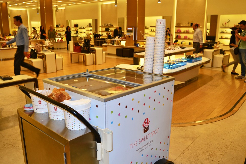 ΚΑΡΟΤΣΙ ΠΑΓΩΤΟΥ ΚΑΛΟΓΗΡΟΥ GOLDEN HALL