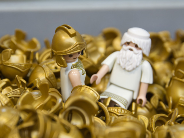 Ο Δίας και η Αθηνά μας υποδέχτηκαν στην Μάλτα ή όταν οι θεοί του Ολύμπου συναντούν τη Playmobil