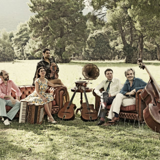 Πώς παντρεύεται η παράδοση με το σήμερα; Ο Λουμίδης Κουπάτος και οι Gadjo Dilo μας δείχνουν το πως!