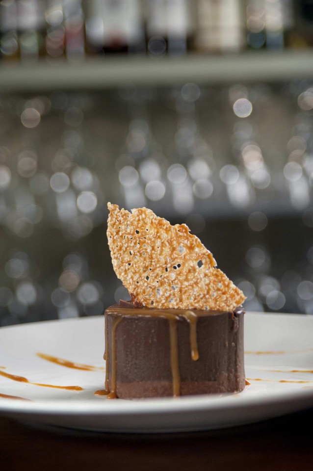 ΓΚΟΦΡΕΤΑ ΜΕ ΣΟΚΟΛΑΤΑ ΓΑΛΑΚΤΟΣ ΦΥΣΤΙΚΟΒΟΥΤΥΡΟ, ΚΡΟΚΑΝ ΚΑΙ ΚΑΡΑΜΕΛΑ