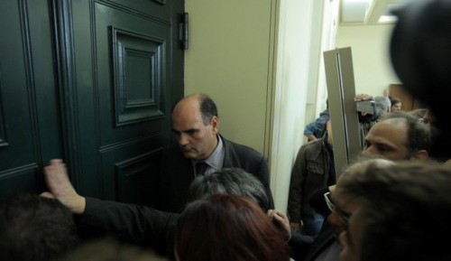Φοιτητές διέκοψαν τη συνεδρίαση της Συγκλήτου στο Πανεπιστήμιο Αθηνών