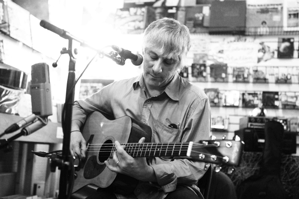 Ο Lee Ranaldo είναι πια «experimental folk singer», όπως λέει ο ίδιος.