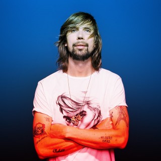 Μια μέρα με τον Busy P στο Παρίσι. Και μια ραδιοφωνική εκπομπή του. Κι ένα αποκλειστικό mixtape για την Popaganda.