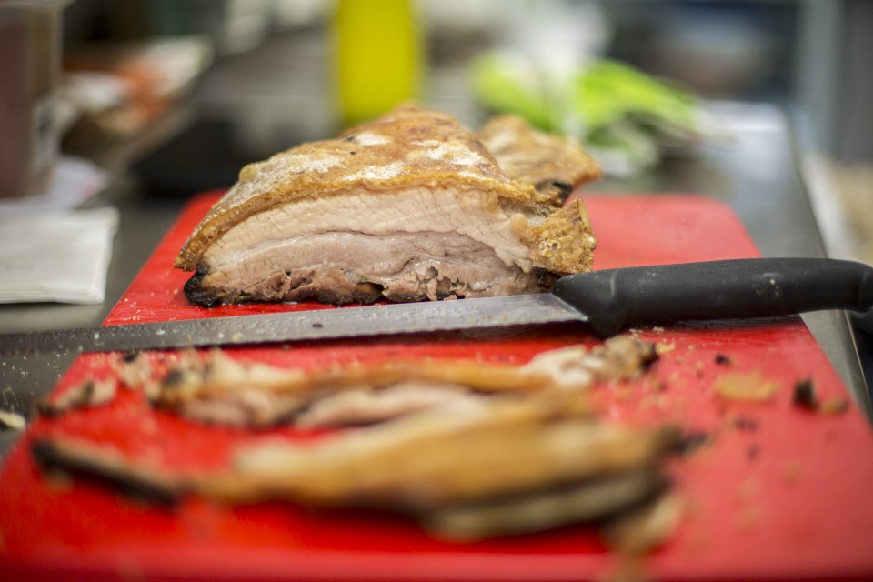 Η χοιρινή πανσέτα ψήνεται για σχεδόν πέντε ώρες