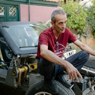 Αν πιστεύουμε κάτι για τον Δημήτρη Κορρέ είναι ότι τουλάχιστον πιάνουν τα χέρια του