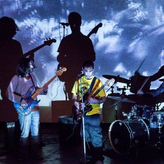 Είδαμε το αδυσώπητα ροκ Θείο Τραγί