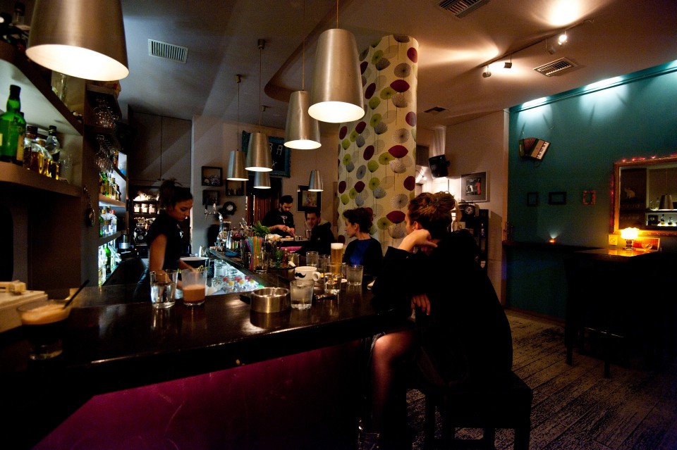 ...και πώς μόλις περάσεις την πόρτα.