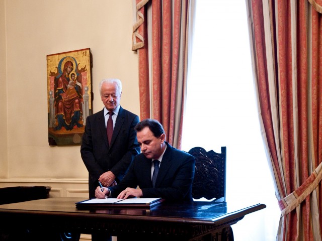 Ο νέος υφυπουργός Παιδείας υπενθυμίζει την αξία του πελατειακού κράτους