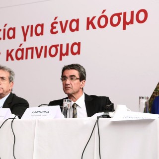 Με εντολή Λοβέρδου αλλαγή σχολικού περιβάλλοντος για κάπνισμα στο σχολείο