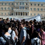 Οι μισοί Έλληνες δεν εμπιστεύονται το πολιτικό σύστημα