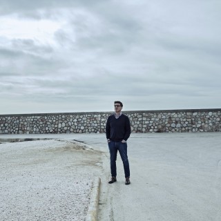 Είμαστε οι αποφάσεις μας. Γι’ αυτό ο Φώτης Κατσικάρης από (παραλίγο) χρηματιστής, κατέληξε προπονητής της Εθνικής Ομάδας Μπάσκετ.