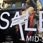 Ανοιχτά τα μαγαζιά, εκπτώσεις και πορεία στην Ερμού