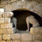 Αμφίπολη: Βρέθηκε σκελετός σε τάφο κάτω από τον τρίτο θάλαμο