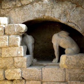 Αμφίπολη: Βρέθηκε σκελετός σε τάφο κάτω από τον τρίτο θάλαμο