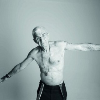 Ο Γιάννης Μπουτάρης και άλλοι διάσημοι φωτογραφίζονται κατά του AIDS